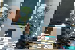 21 YIL ÖNCE YAZILAN MEKTUBA BAKANDAN GÖRÜNTÜLÜ CEVAP