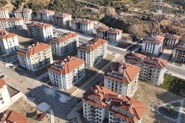 DEPREM KONUTLARI İÇİN 36 MİLYAR LİRALIK YOL YATIRIMI