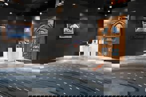 CUMHURBAŞKANI ERDOĞAN VE BAKAN URALOĞLU’NDAN 30 BİN KİLOMETRE BÖLÜNMÜŞ YOL ÖZEL SERGİSİNE ZİYARET