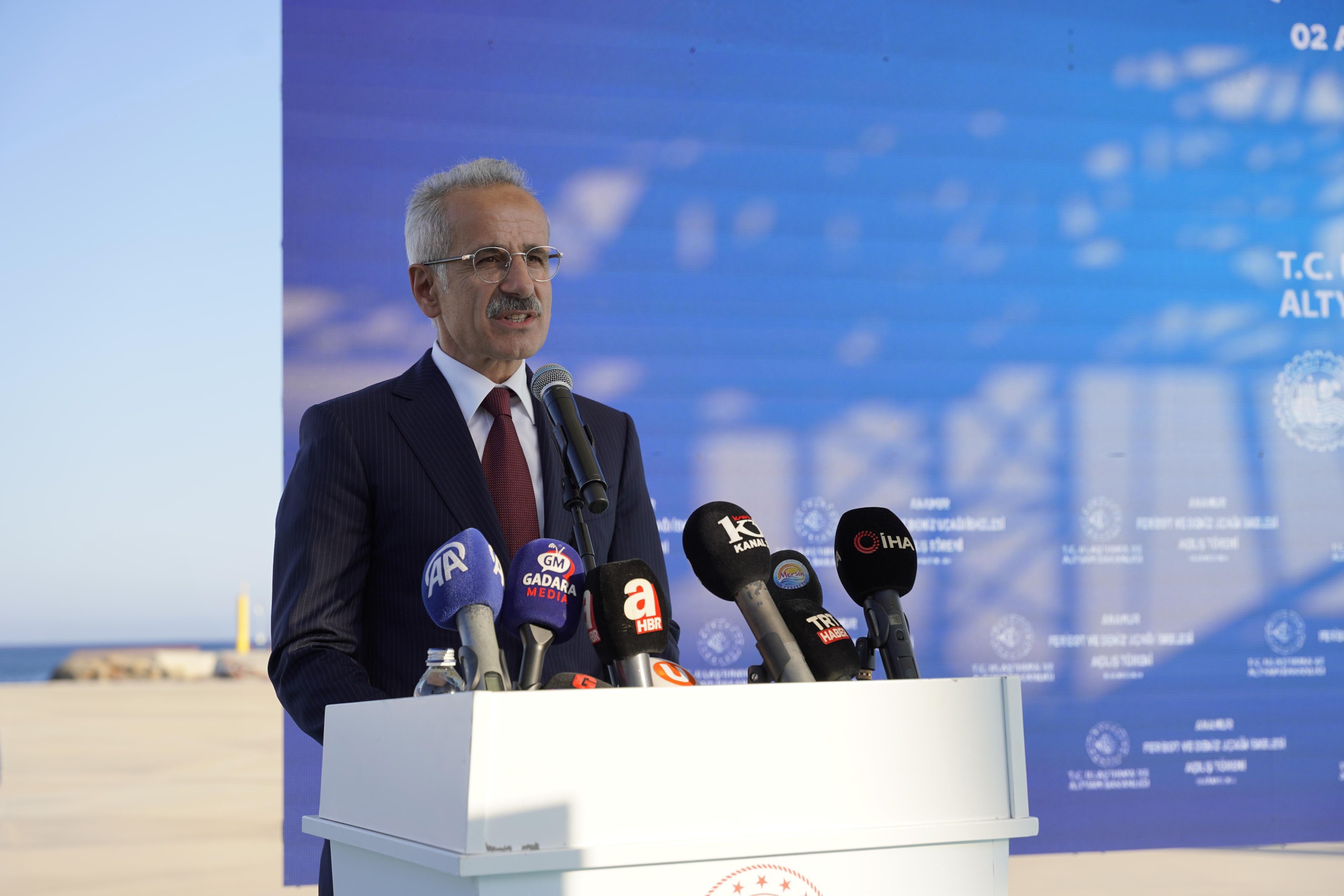 KKTC’YE AÇILAN 5. KAPIMIZ ANAMUR FERİBOT VE DENİZ UÇAĞI İSKELESİ HİZMETE ALINDI