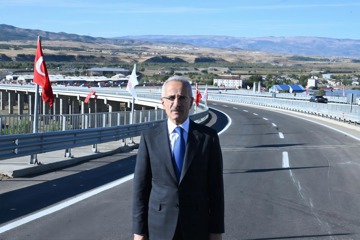 YOLLARA MOTORCU DOSTU BARİYER