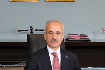 ULAŞTIRMA VE ALTYAPI BAKANI ABDULKADİR URALOĞLU: BAYRAM VE OKULLARIN TATİLE GİRECEK OLMASI NEDENİYLE TRENLERDE 24 BİN 472 KİŞİLİK KAPASİTE ARTIŞINA GİDİLDİ