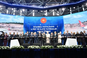 CUMHURBAŞKANI ERDOĞAN’IN TALİMATIYLA 4. PİSTTEN İLK UÇAK HAVALANDI