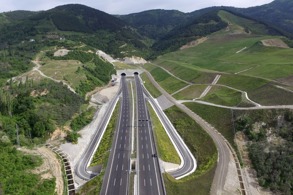 BÖLÜNMÜŞ YOL UZUNLUĞU, DÜNYA’NIN ÇEVRESİNİN 4’TE 3’ÜNE ULAŞTI