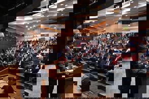 BAKAN URALOĞLU, İZMİRLİLERDEN 5 YIL İSTEDİ