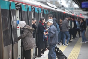 BAYRAMDA OTOYOLLARDAN 8,4 MİLYON ARAÇ GEÇTİ