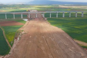 KAFKAS ÜLKELERİNE ULAŞIMI GÜÇLENDİRECEK OTOYOLDA ÇALIŞMALAR HIZLANDI