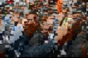 BAKAN URALOĞLU, 5.9'LUK DEPREMLE SARSILAN KALE’DE