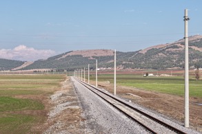 DEMİRYOLLARINDA DEPREMİN İZLERİ SİLİNİYOR