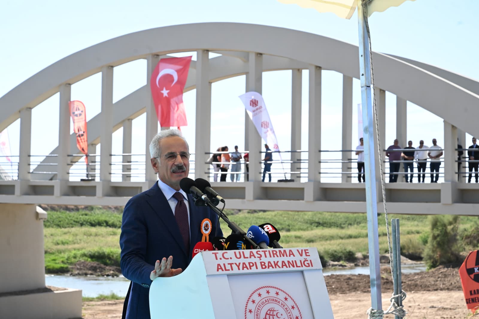 ASIRLIK KÖPRÜ YENİDEN AYAĞA KALDIRILDI