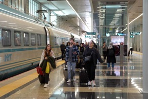 TÜRKİYE HIZLI TRENİ SEVDİ