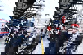 ENGELLERİ KALDIRAN TREN