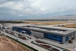 MALATYA HAVALİMANI YENİ TERMİNALİ İLK YOLCULARINI AĞIRLADI