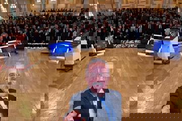 BAKAN URALOĞLU ÜNİVERSİTE ÖĞRENCİLERİYLE BİR ARAYA GELDİ