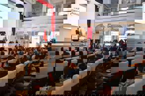 BAKAN URALOĞLU ÜNİVERSİTE ÖĞRENCİLERİYLE BİR ARAYA GELDİ