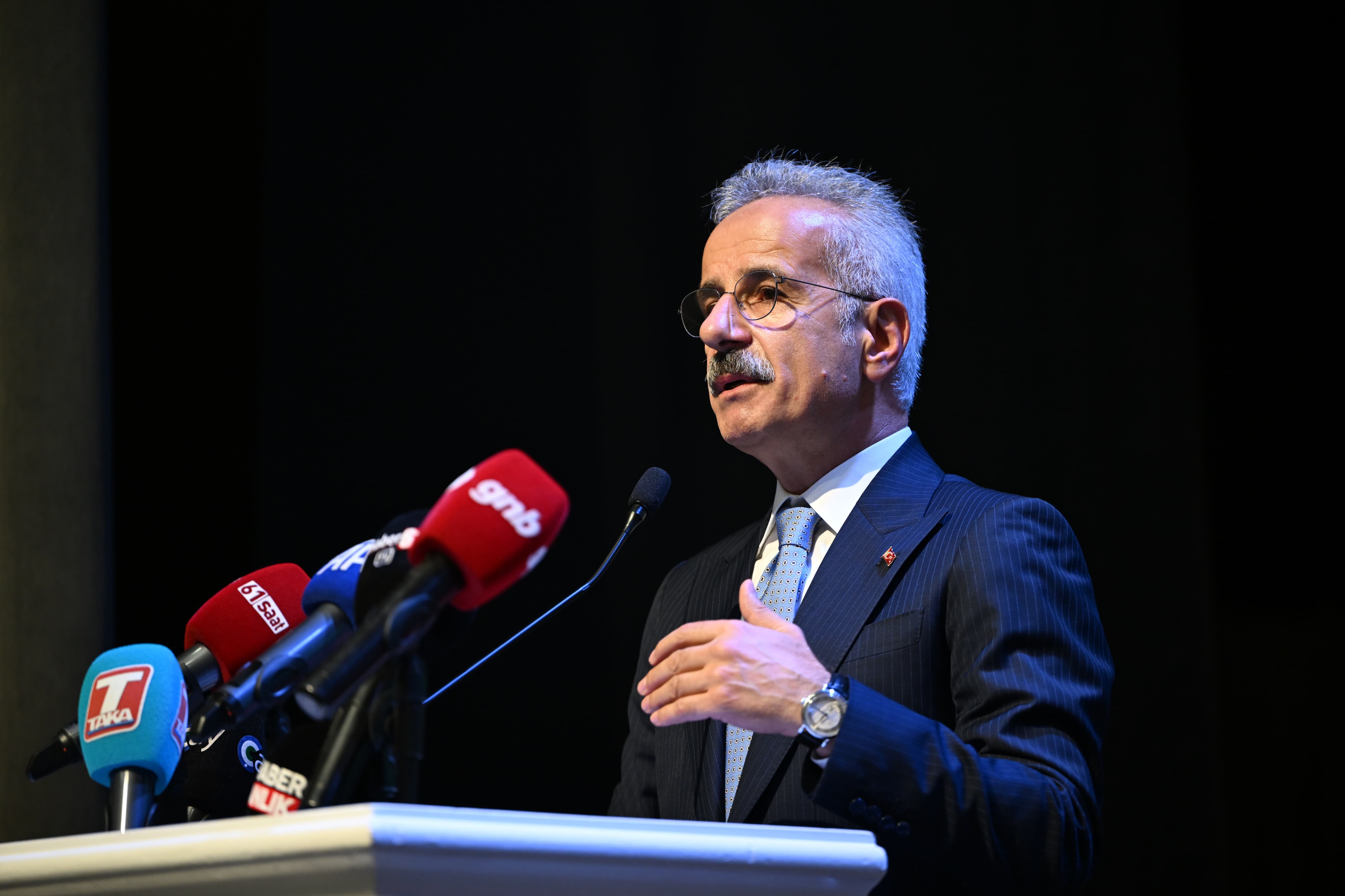 DENİZ ÜZERİNE YENİ HAVALİMANI GELİYOR