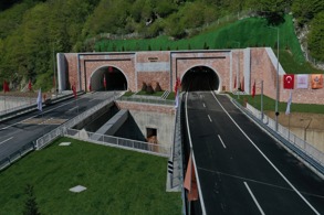 TÜRKİYE, KÖPRÜ VE TÜNELLERLE ULAŞIMDA ÇIĞIR AÇTI