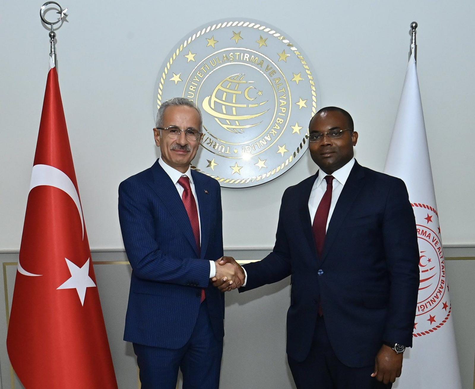 ULAŞTIRMA VE ALTYAPI BAKANI ABDULKADİR URALOĞLU, EKVATOR GİNESİ ULAŞTIRMA, POSTA VE YENİ BİLGİ VE İLETİŞİM TEKNOLOJİLERİ BAKANI HONORATO EVİTA OMA’YI AĞIRLADI