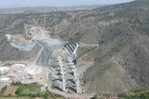 KAFKAS ÜLKELERİNE ULAŞIMI GÜÇLENDİRECEK OTOYOLDA ÇALIŞMALAR HIZLANDI