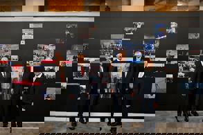 CUMHURBAŞKANI ERDOĞAN VE BAKAN URALOĞLU’NDAN 30 BİN KİLOMETRE BÖLÜNMÜŞ YOL ÖZEL SERGİSİNE ZİYARET