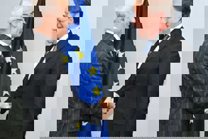 BAKAN URALOĞLU, KOMŞULUK VE GENİŞLEMEDEN SORUMLU AB KOMİSERİ OLİVER VÁRHELYI İLE GÖRÜŞTÜ