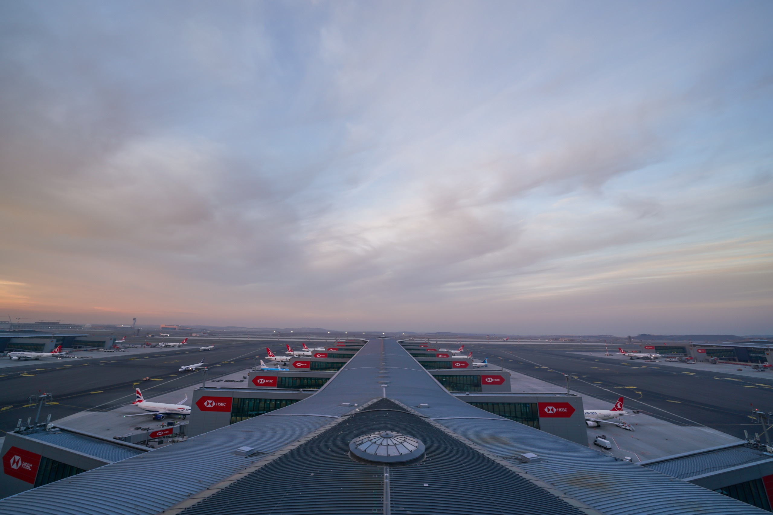 İSTANBUL’DAKİ HAVALİMANLARI 39 MİLYONU TAŞIDI