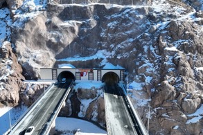 YENİKÖPRÜ TÜNELİ TRAFİĞE AÇILDI