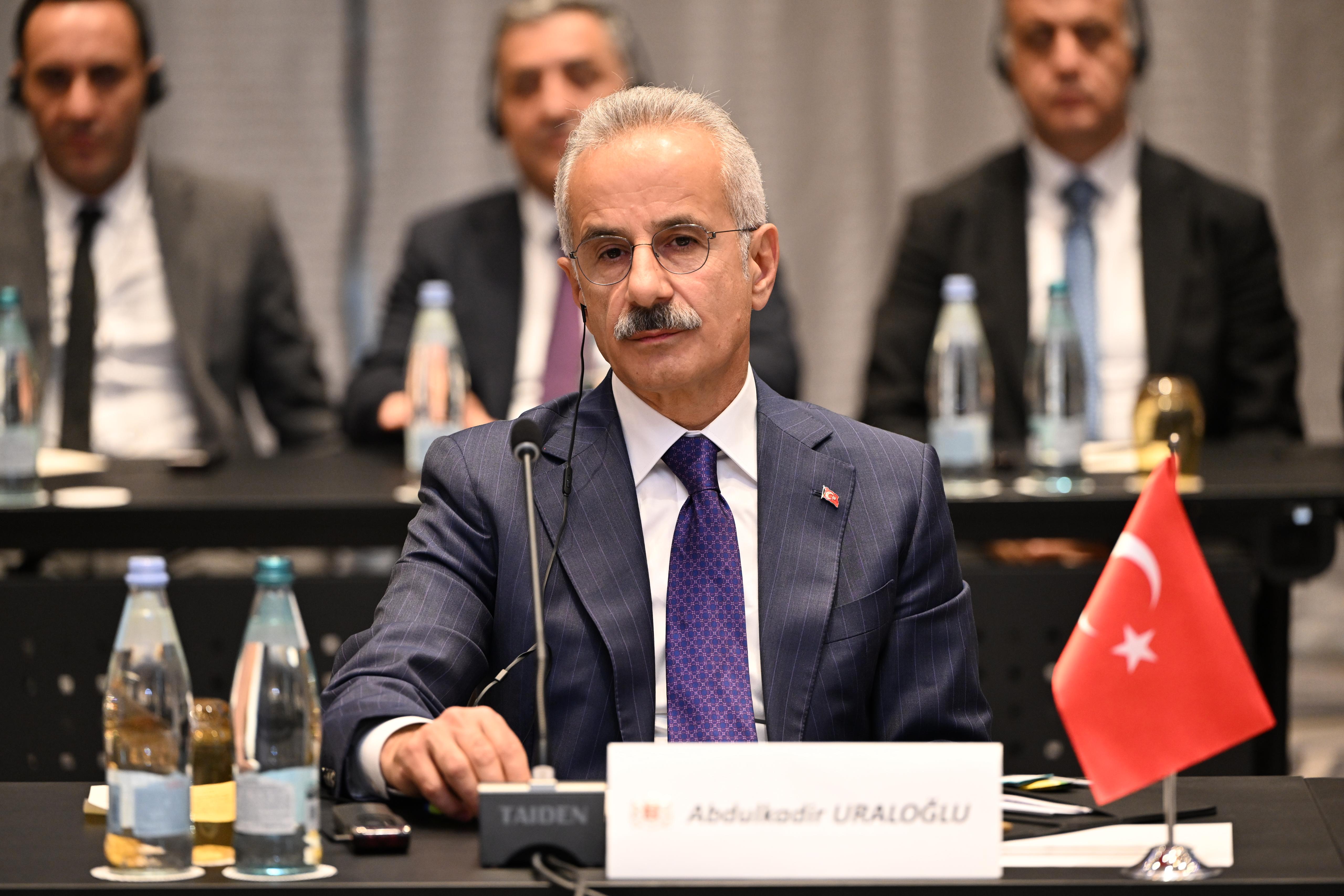 TÜRKİYE-GÜRCİSTAN ARASINDA 5 MİLYAR DOLARLIK TİCARET HACMİ HEDEFİ