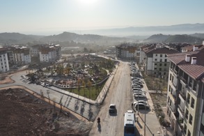 DEPREM KONUTLARI İÇİN 36 MİLYAR LİRALIK YOL YATIRIMI