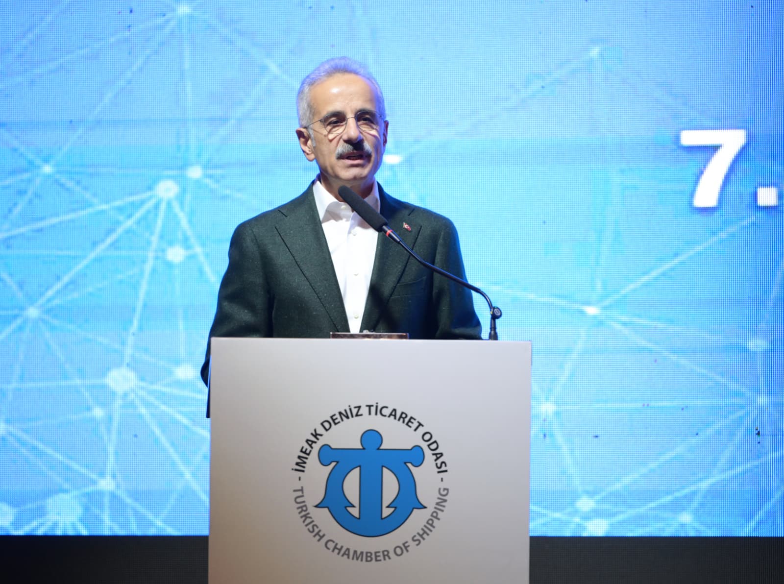 KIYI EMNİYETİ 25 DENİZCİYİ YANAN GEMİDEN KURTARDI