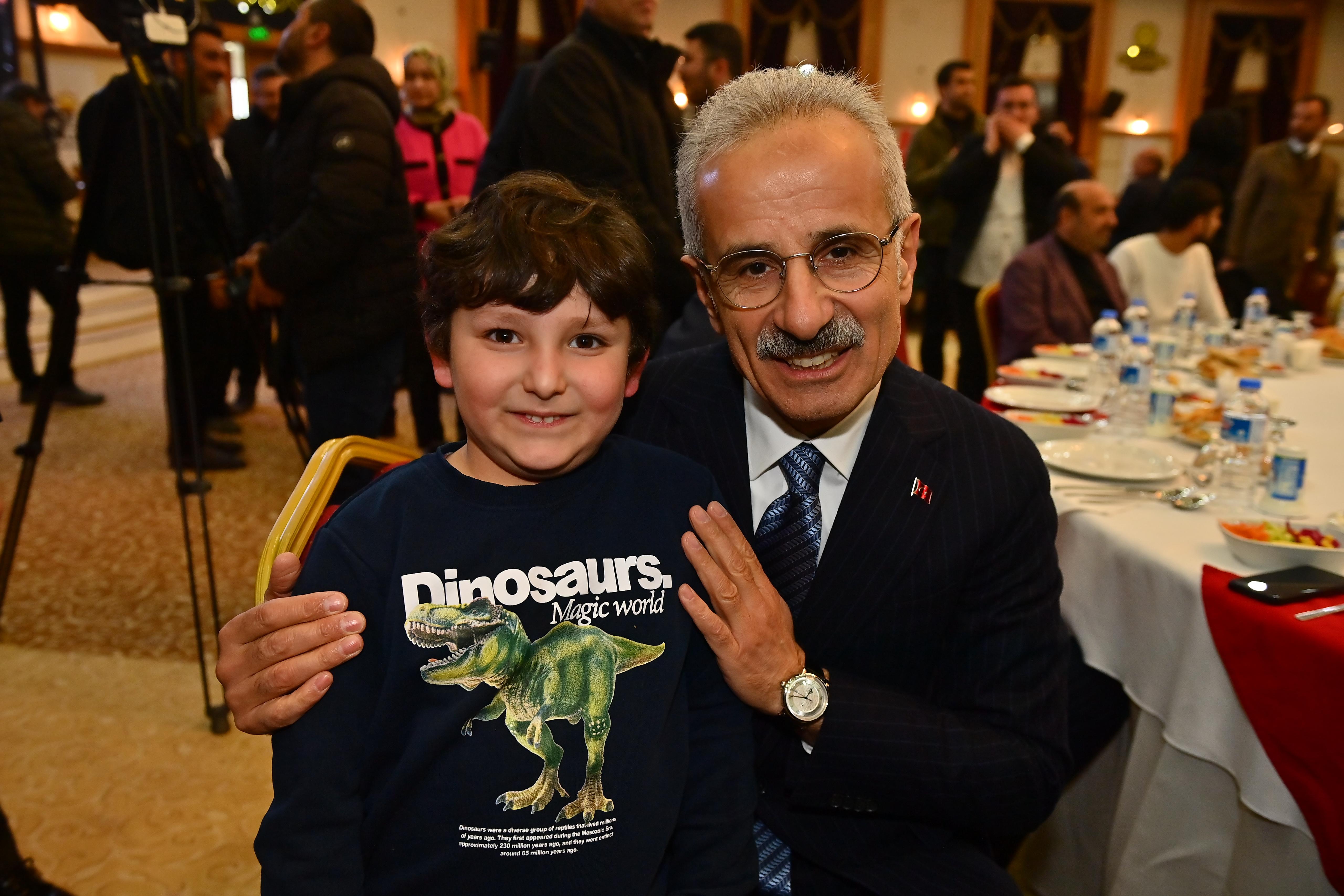 BAKAN URALOĞLU, MALATYA VEFA İFTARI PROGRAMINA KATILDI