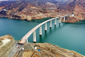 YUSUFELİ’NDE İKİ YAKA BİRLEŞTİ