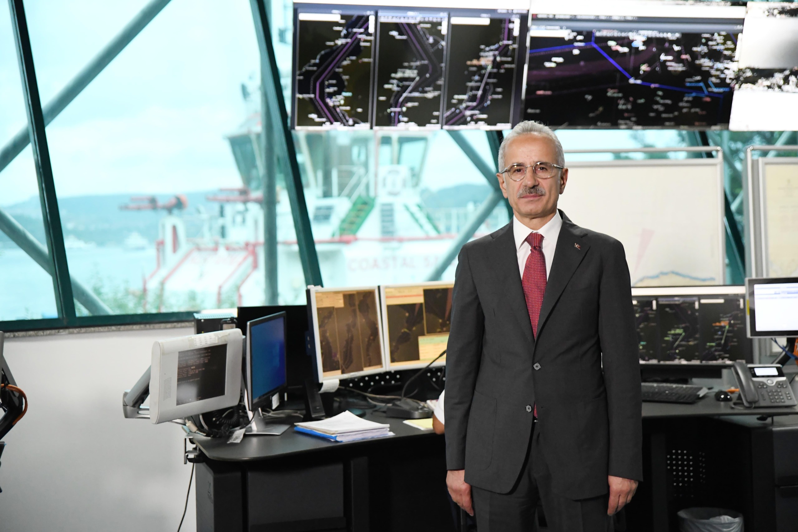 KIYI EMNİYETİ EKİPLERİNDEN KİLYOS AÇIKLARINDAKİ GEMİYE MÜDAHALE