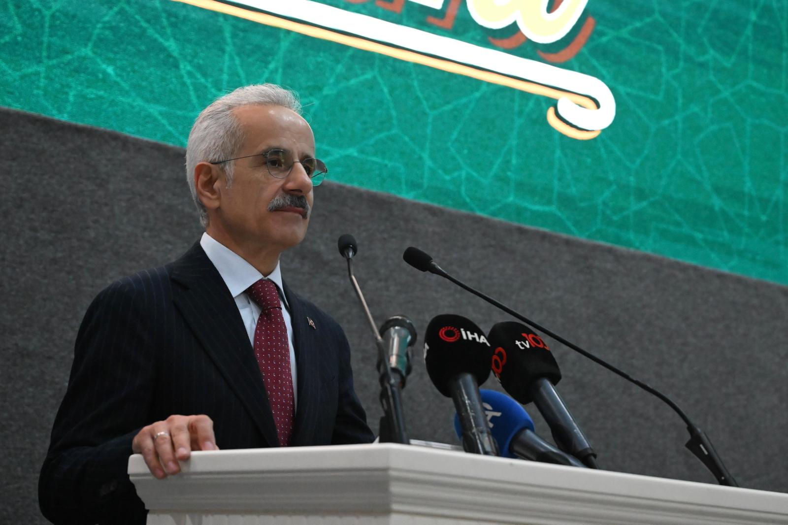 15 YAŞINDAN KÜÇÜK ÇOCUKLAR SOSYAL PAYLAŞIM SİTELERİNDE HESAP AÇAMAYACAK