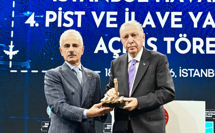 CUMHURBAŞKANI ERDOĞAN’IN TALİMATIYLA 4. PİSTTEN İLK UÇAK HAVALANDI