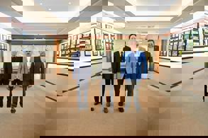 BAKAN URALOĞLU, BUSAN'DA YATAN KORE ŞEHİTLERİNİ ZİYARET ETTİ