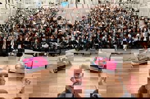 BAKAN URALOĞLU, MÜHENDİS ADAYLARIYLA BİR ARAYA GELDİ