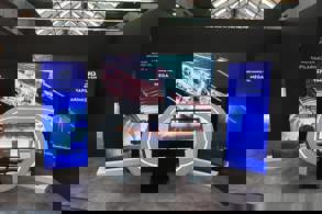 CUMHURBAŞKANI ERDOĞAN VE BAKAN URALOĞLU’NDAN 30 BİN KİLOMETRE BÖLÜNMÜŞ YOL ÖZEL SERGİSİNE ZİYARET