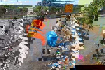 OTOYOL KENARINDAKİ ÇÖPLER ULAŞTIRMA VE ALTYAPI BAKANI URALOĞLU'NUN TALİMATI İLE TOPLANIYOR