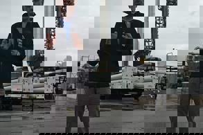 BAKAN URALOĞLU, SPACEX’İN TEKSAS’TAKİ ÜRETİM VE FIRLATMA TESİSİ’Nİ İNCELEDİ