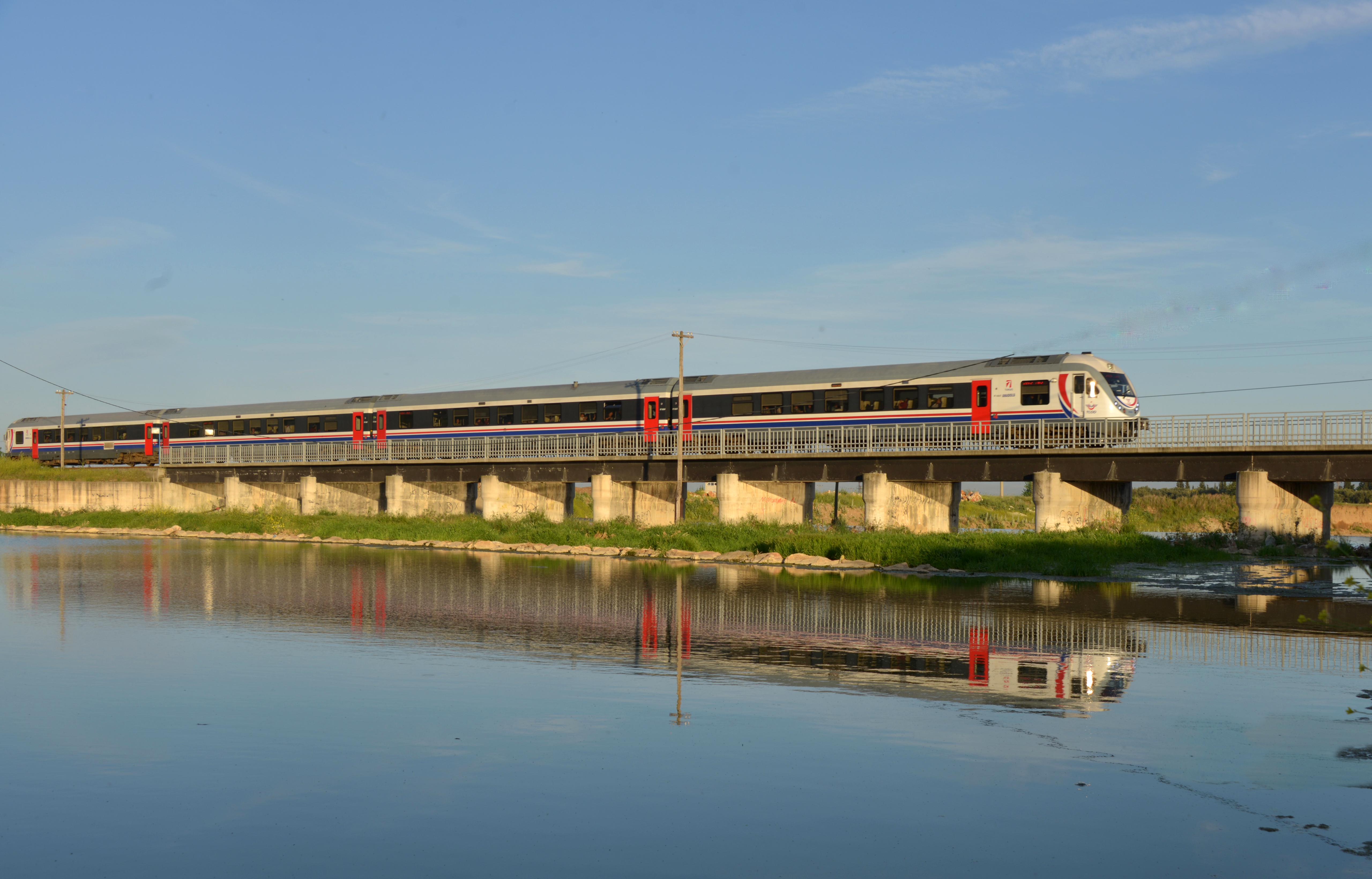 ‘GÖLLER EKSPRESİ’ İZMİR İLE ISPARTA ARASINDA GÜNDÜZ SEFERLERİNE BAŞLIYOR…
