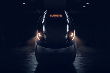 TÜRKİYE'NİN ÜRETTİĞİ İLK HIZLI TREN RAYLARA İNİYOR