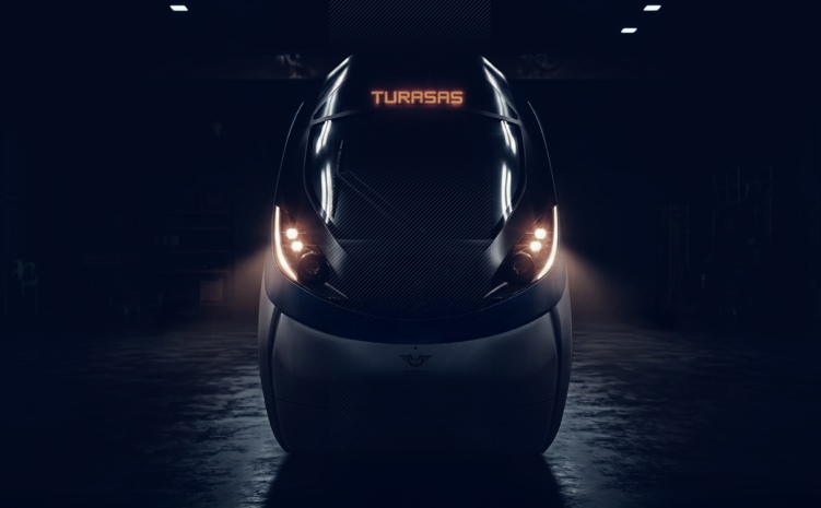 TÜRKİYE'NİN ÜRETTİĞİ İLK HIZLI TREN RAYLARA İNİYOR