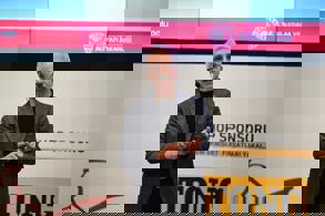 BAKAN URALOĞLU, MÜHENDİS ADAYLARIYLA BİR ARAYA GELDİ