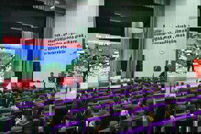 BAKAN URALOĞLU, TRABZONLU GENÇLERLE BİR ARAYA GELDİ