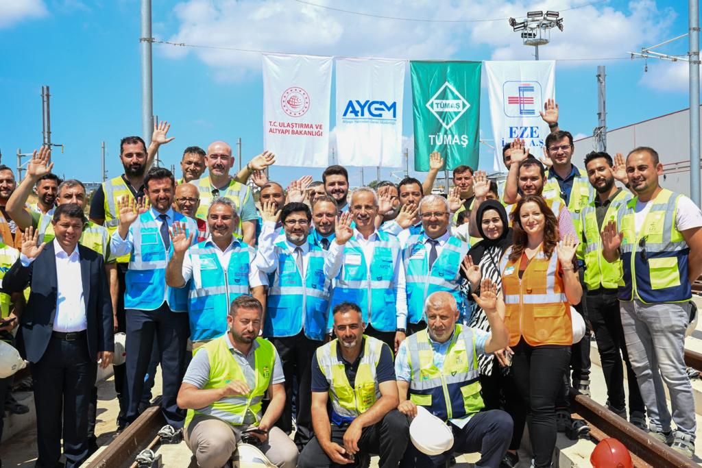 ULAŞTIRMA VE ALTYAPI BAKANI ABDULKADİR URALOĞLU GEBZE OSB-DARICA SAHİL METRO HATTI’NDA İLK RAY KAYNAĞINI YAPTI