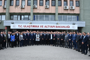 ULAŞTIRMA VE ALTYAPI BAKANI URALOĞLU, GÖREVİ KARAİSMAİLOĞLU'NDAN DEVRALDI