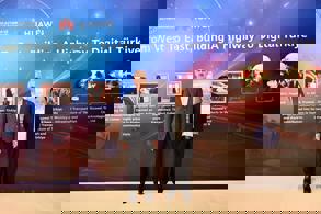 BAKAN URALOĞLU, TEKNOLOJİ DEVLERİYLE BİR ARAYA GELDİ