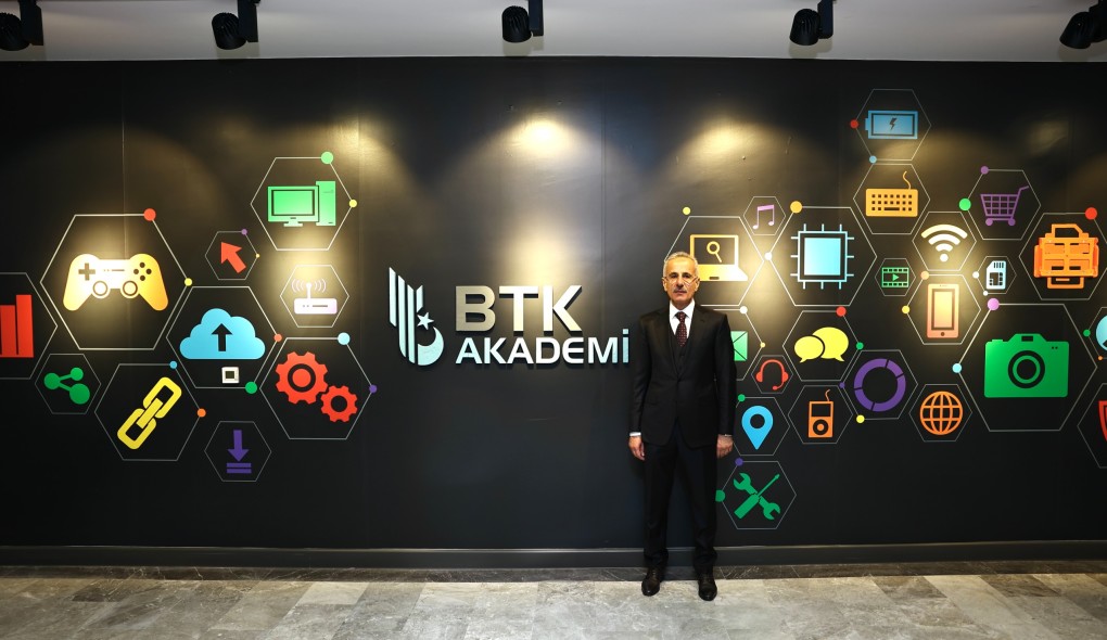 BTK AKADEMİ’DEN 18 YENİ YAPAY ZEKA EĞİTİMİ