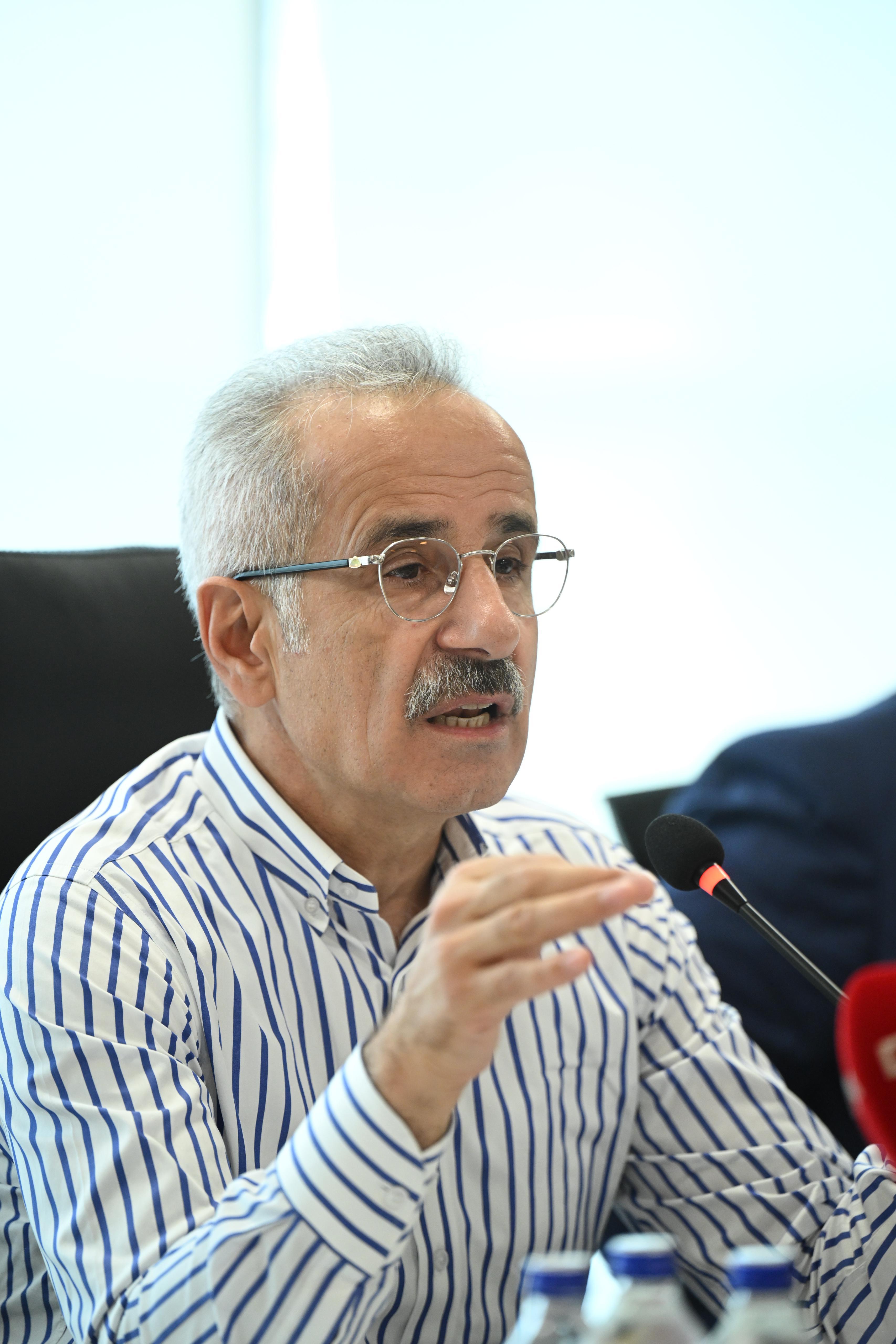 ‘YASAKÇI BİR ZİHNİYET İÇERİSİNDE DEĞİLİZ’